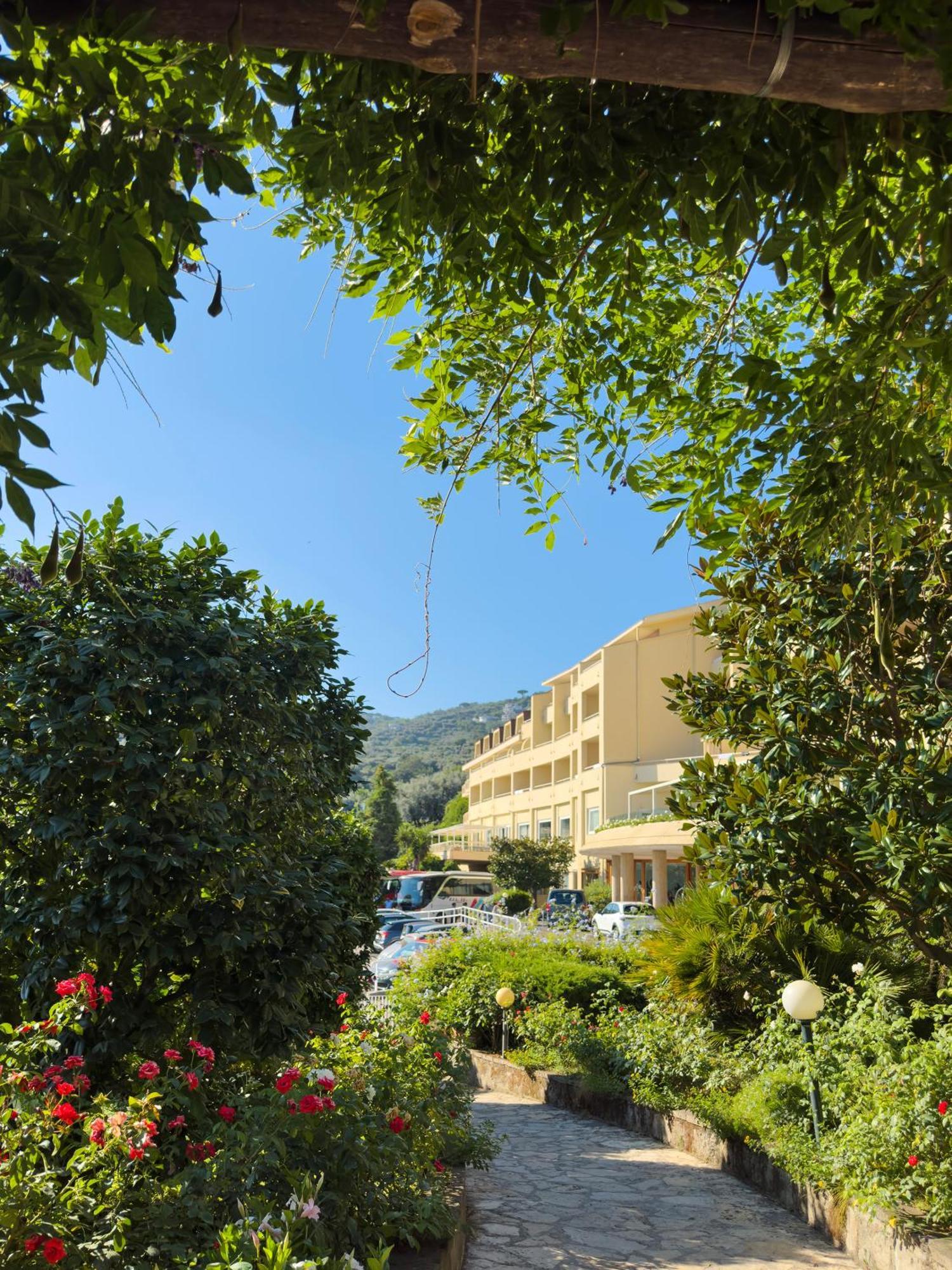 Grand Hotel Vesuvio Sorrento Exterior photo